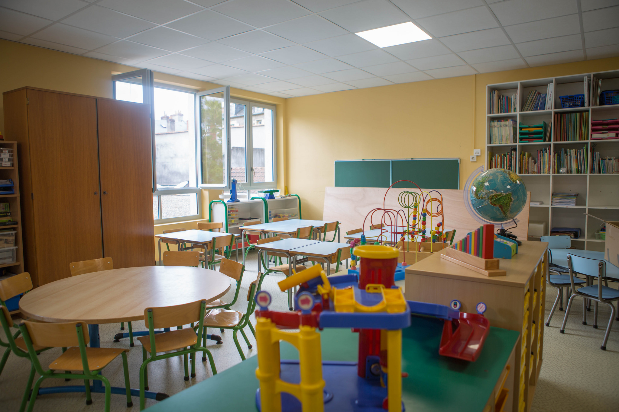 16 écoles neversoises ont bénéficié de travaux de rénovation cet été Les salles de classe de l'école de l'Oratoire ont été refaites du sol au (faux) plafond, éclairage et isolation compris © Gildas Bizeul