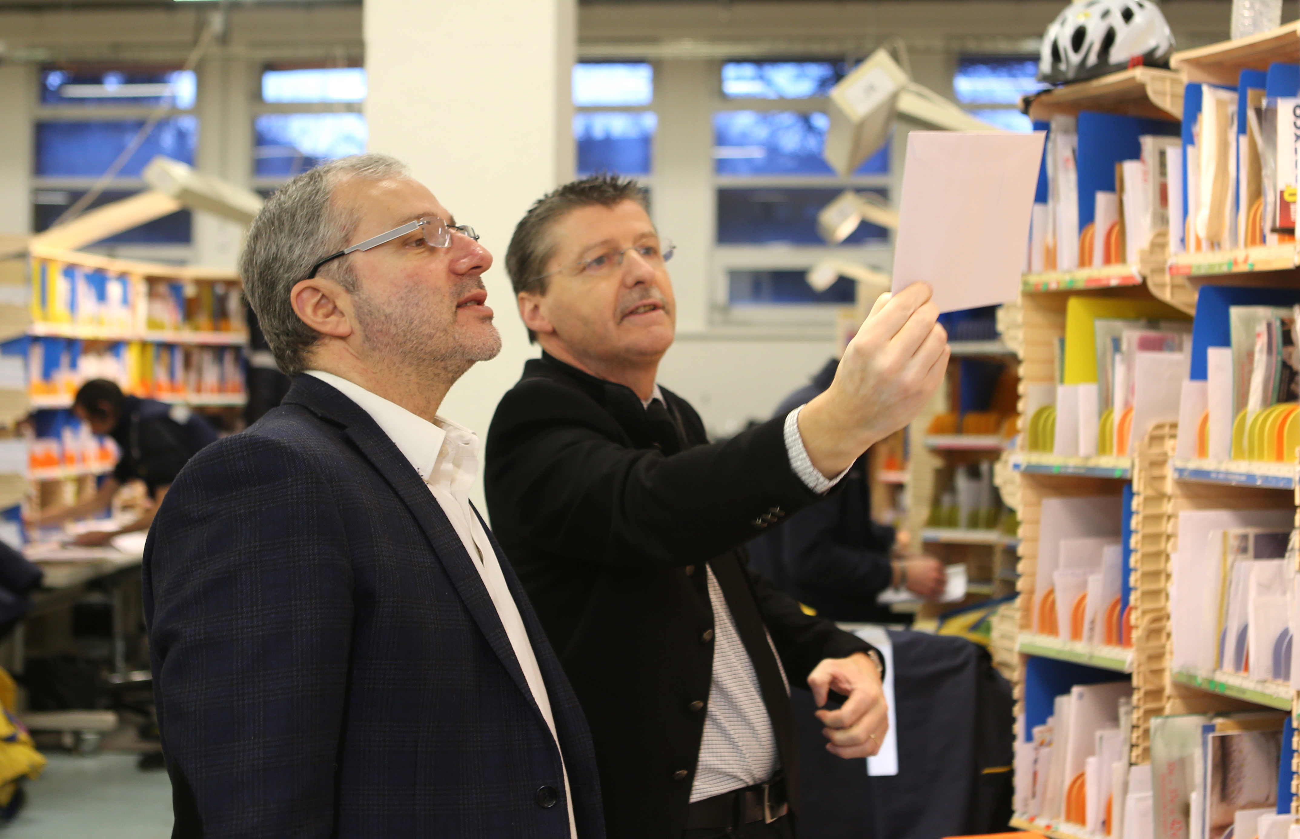 Le Maire Visite La Plate Forme Courrier De Nevers Nevers Fr