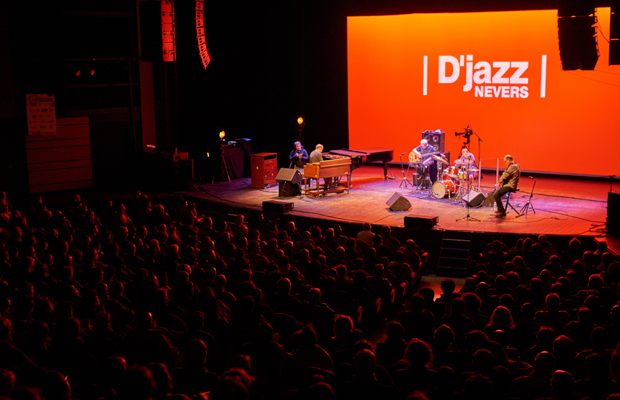 D'Jazz Nevers festival dans la salle Philippe Genty de la MCNA