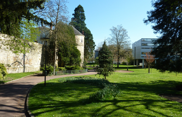 © Nevers Tourisme Jardin et promenade des Remparts