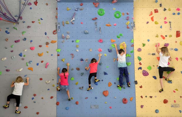 © Christophe Masson Escalade proposée dans le cadre des mercredis et vacances multisports.