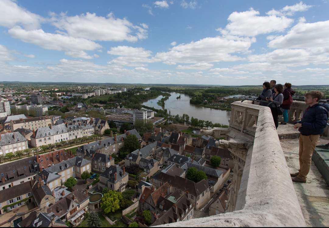 © Gildas Bizeul Profitez de la saison estivale pour profiter de la vue panoramique sur Nevers et la Loire.