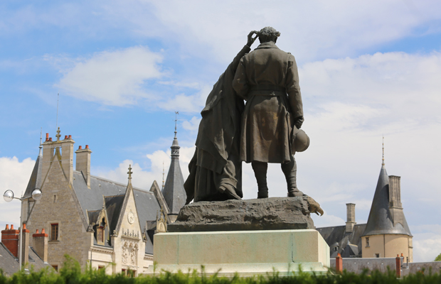 © Ville de Nevers Monument aux morts place Carnot