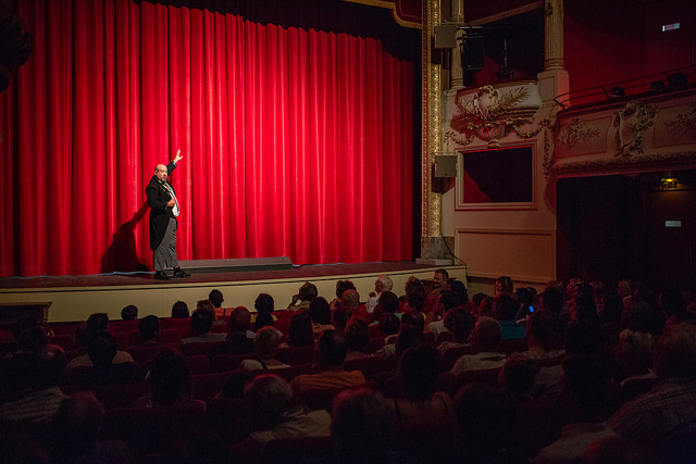 © Ville de Nevers Acroballe Circus lors du spectacle d'inauguration.