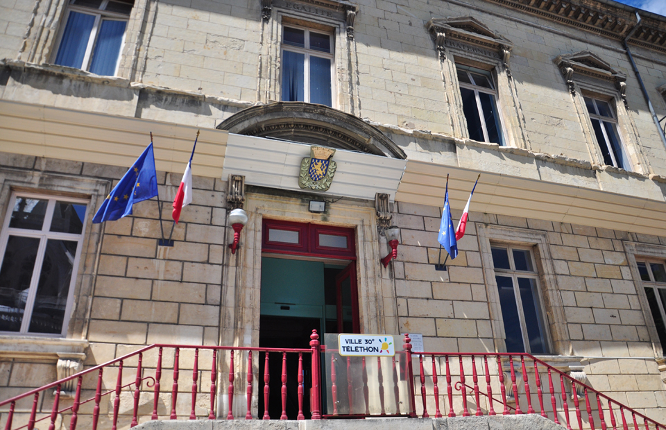 © Olesia Yanenko Entrée de la mairie, place de l'hôtel de ville.