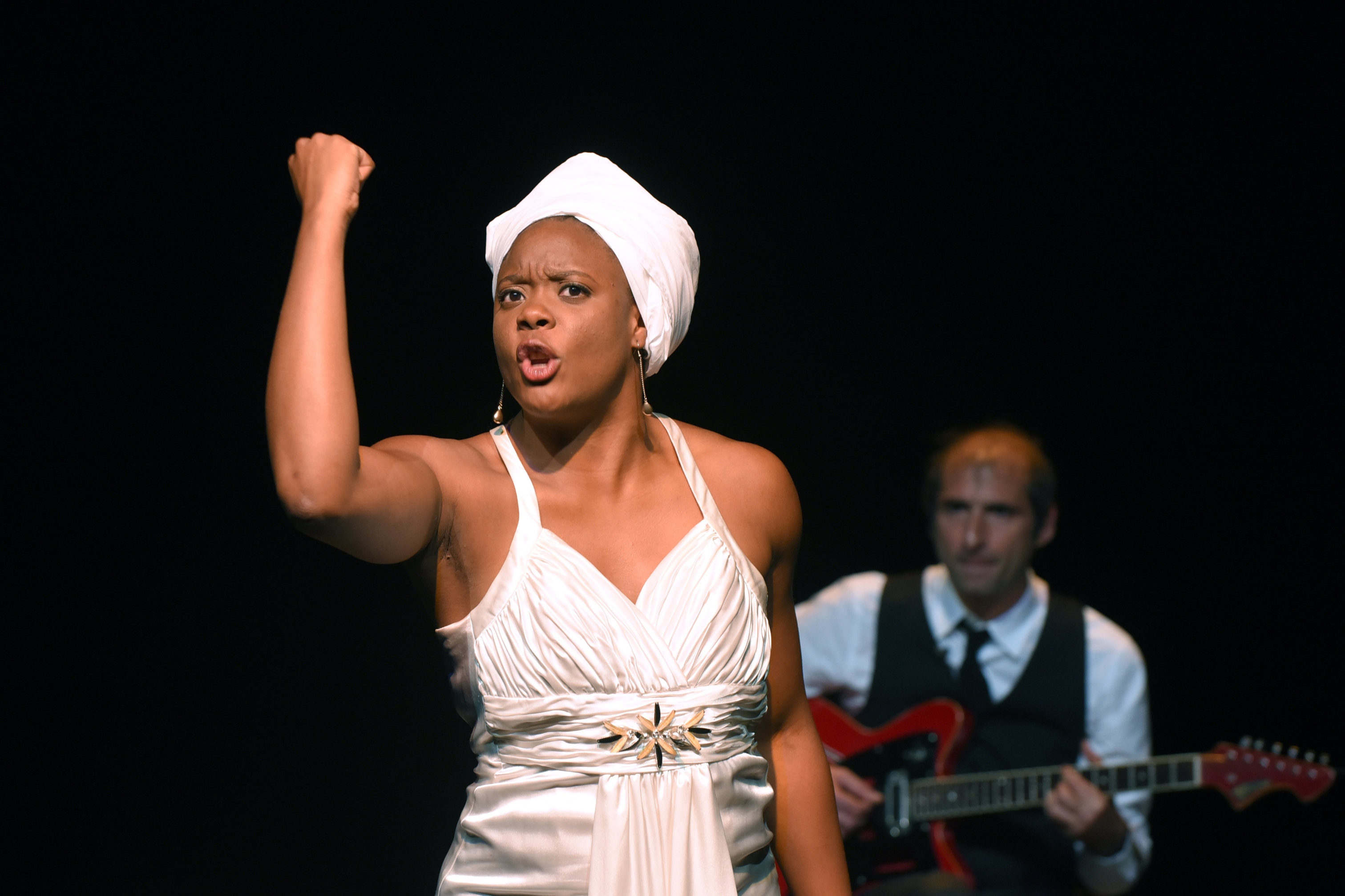 Portrait de Ludmilla en Nina Simone, à la lisière du théâtre et du jazz. Photo Tristan Jeanne-Valès