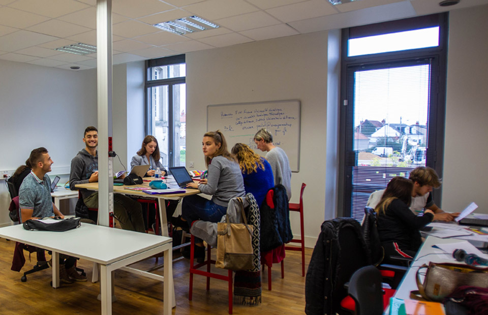 Le Campus connecté se situe dans les locaux de l'Inkub, rue du 13e-de-Ligne.