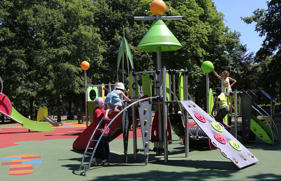 Aire de jeux au parc Roger-Salengro.