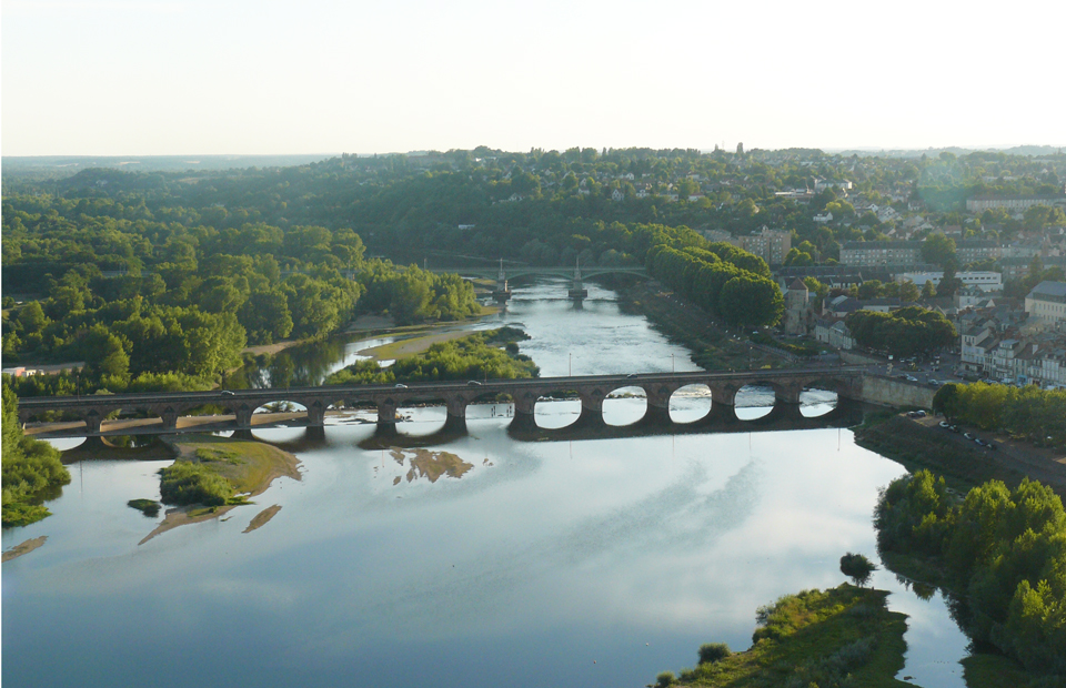 Vue aérienne des deux ponts de Loire.