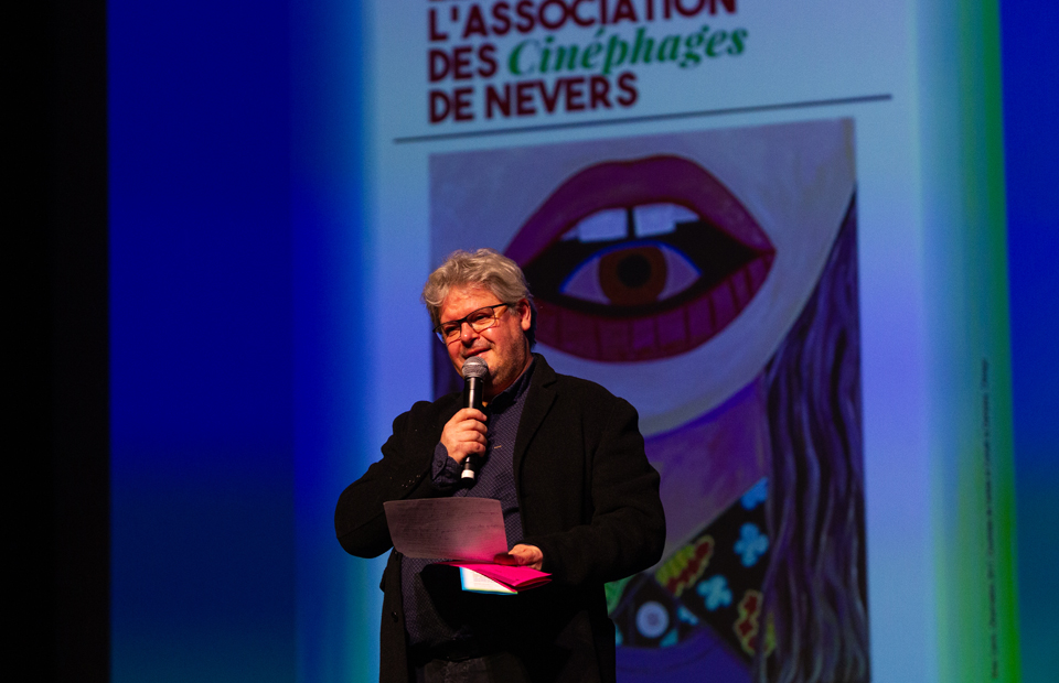 © Youri Gavriloff Denis Defaut, président de l’ACNE (Association des cinéphages de Nevers), présente le programme des 30 ans de l'association.