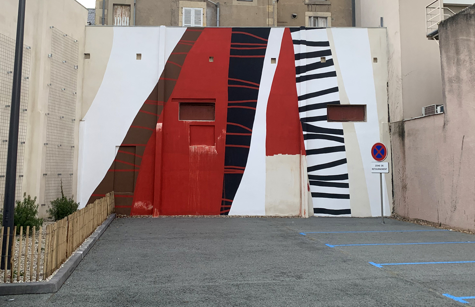 © Ville de Nevers Fresque en cours de réalisation sur le mur du fond du parking Pierre-Bérégovoy.