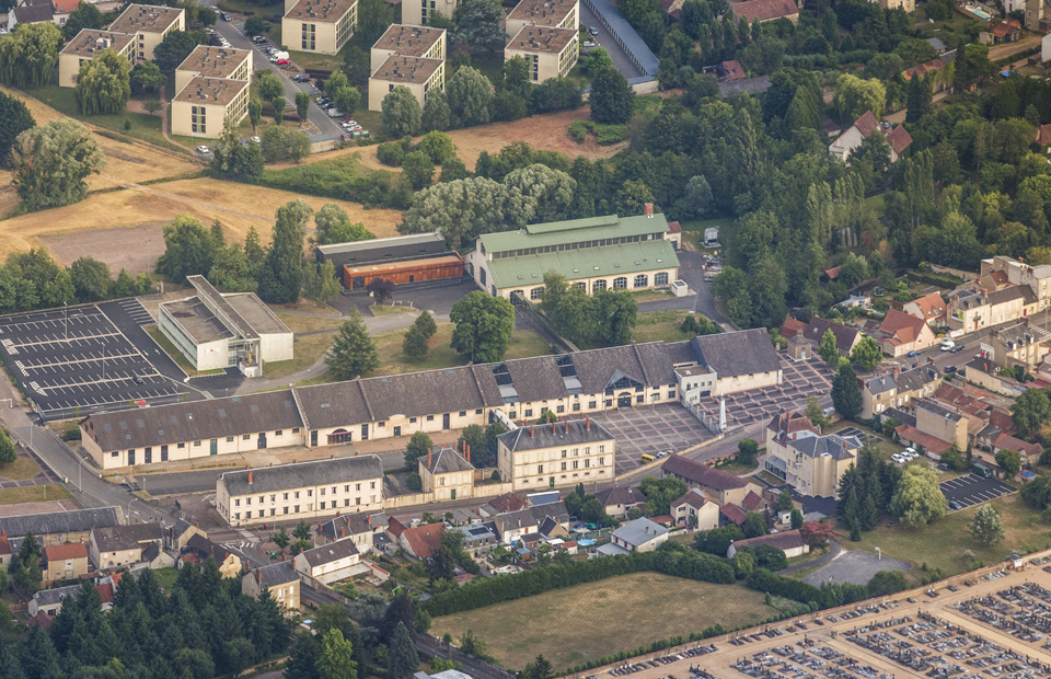 Vue aérienne de l'Isat, école d'enseignement supérieur.