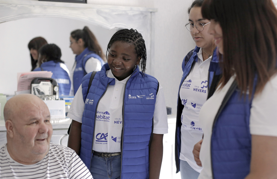 © Sarah Belin En 2019, les Neversois participants au dispositif "Les jeunes prennent soin de leurs aînés" ont su créer du lien intergénérationnel.