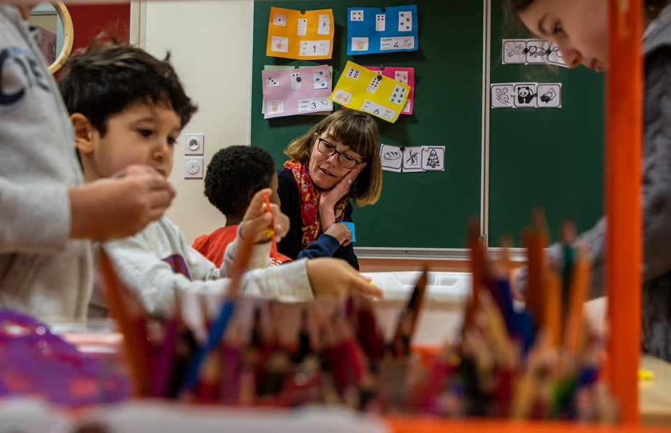 © Youri Gavriloff Pour Marie-France, Atsem depuis 11 ans : "La sérénité et l'entente avec l'enseignant conduisent au bien-être de l'enfant et à ses apprentissages."