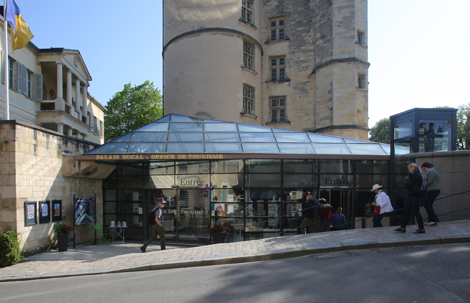 L'office de tourisme intercommunal de Nevers Agglomération se situe rue Sabatier.