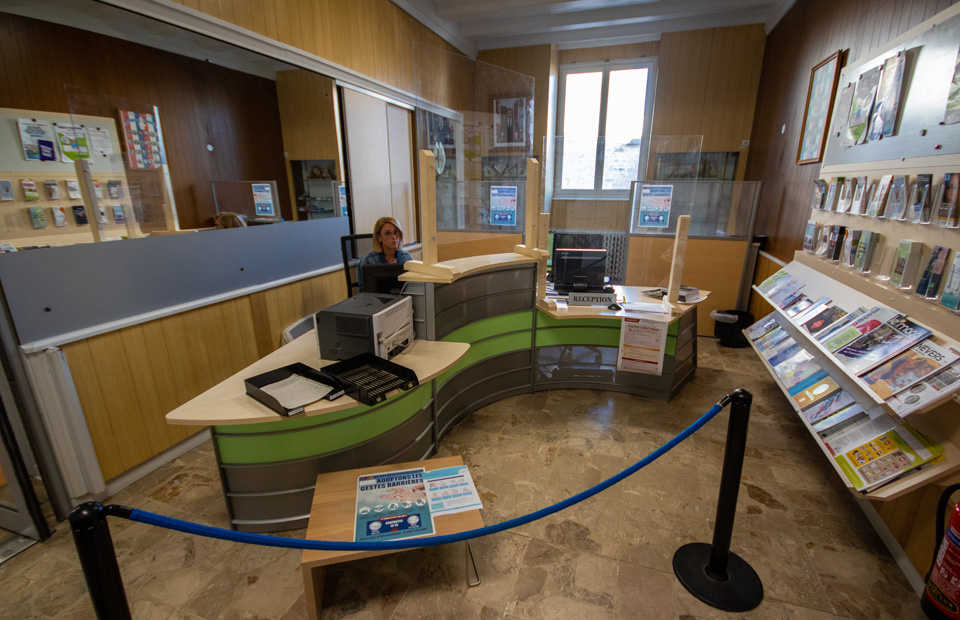 © Youri Gavriloff (photo prise pendant la période de confinement) L'accueil de la mairie, le service Prestations aux citoyens ainsi que le centre technique municipal, rouvrent leurs portes aux horaires habituels, dans le respect des règles sanitaires en vigueur.