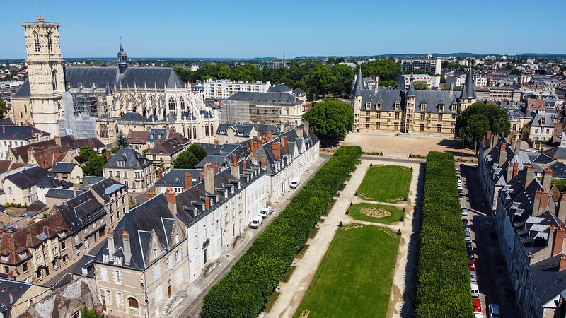 Une petite escale à la découverte de la cathédrale et du Palais ducal.