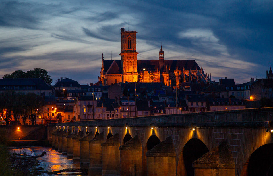 Vue emblématique de la cathédrale de Nevers.