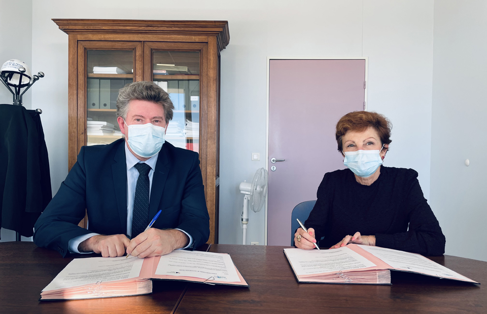 © Groupement hospitalier de territoire de la Nièvre. La signature de la convention d'association entre le GHT de la Nièvre, les deux structures seniors et le Ssiad, s'est tenue au Chan, en présence de Jean-Michel Scherrer, directeur du GHT et de Martine Mazoyer, vice-présidente du CCAS de Nevers