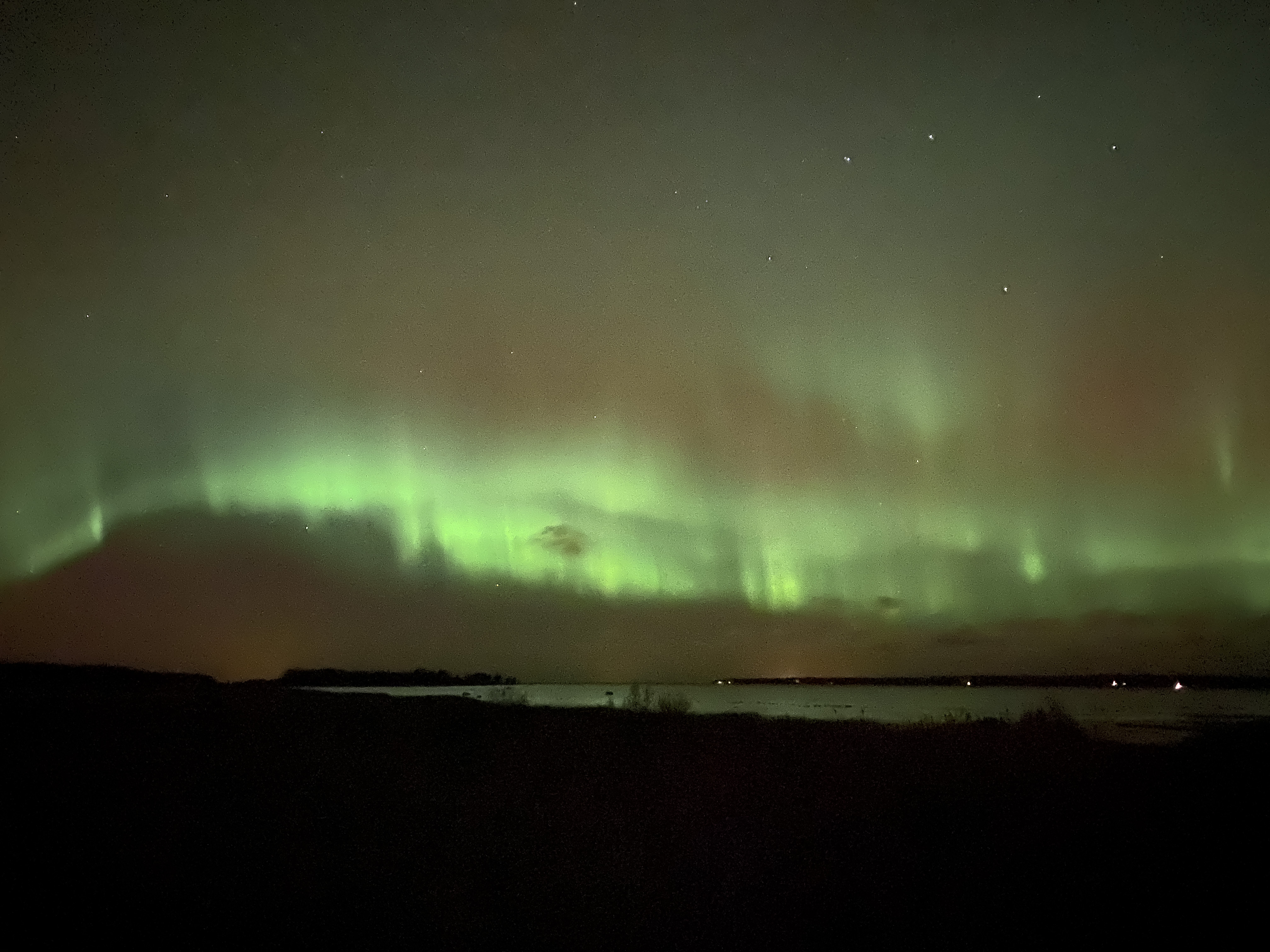 © Marlyne - @magdalena_finlande (Instagram) "Ceci doit être la chose naturelle la plus magique sur terre, après 2 semaines ici j’ai eu la chance d’assister à ce magnifique spectacle lors de ma dernière nuit à ma semaine de formation. Je vous mentirais si je disais ne pas avoir eu les larmes aux yeux devant ceci. Un moment gravé dans nos mémoires à tous." Marlyne