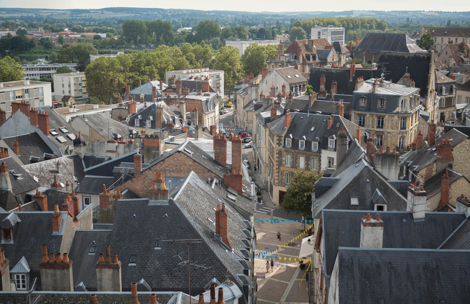 © Ville de Nevers Suite à un incendie volontaire sur une poubelle de la rue François-Mitterrand, une canalisation de gaz a été endommagée dans de nombreuses rues du centre-ville.
