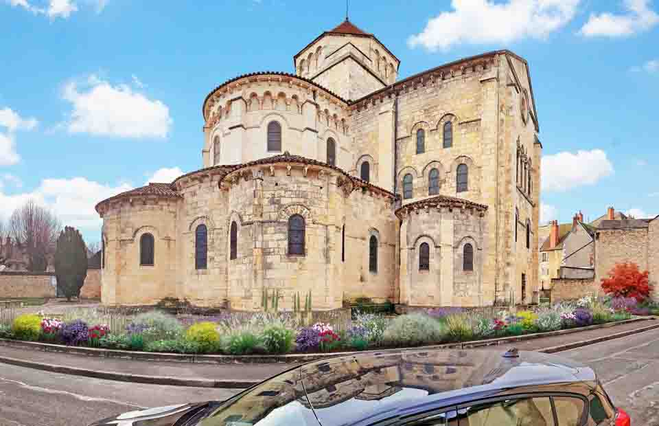 © Ville de Nevers L'aménagement des abords de l'église Saint-Étienne fait partie des huit grands projets paysagers menés par la Ville cette année.