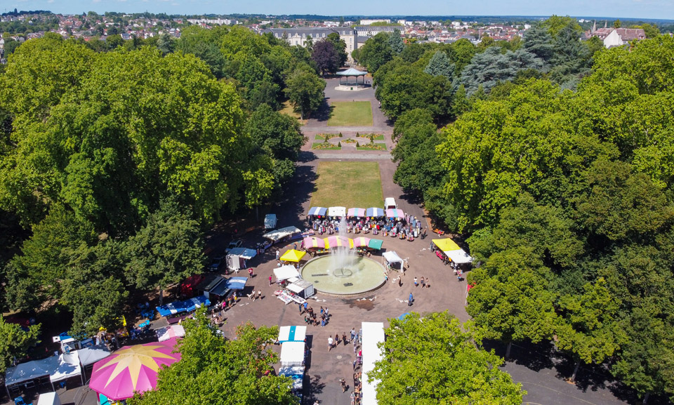 © Ville de Nevers Le parc Roger-Salengro dispose à ce jour d'un parc arboricole de 675 arbres.