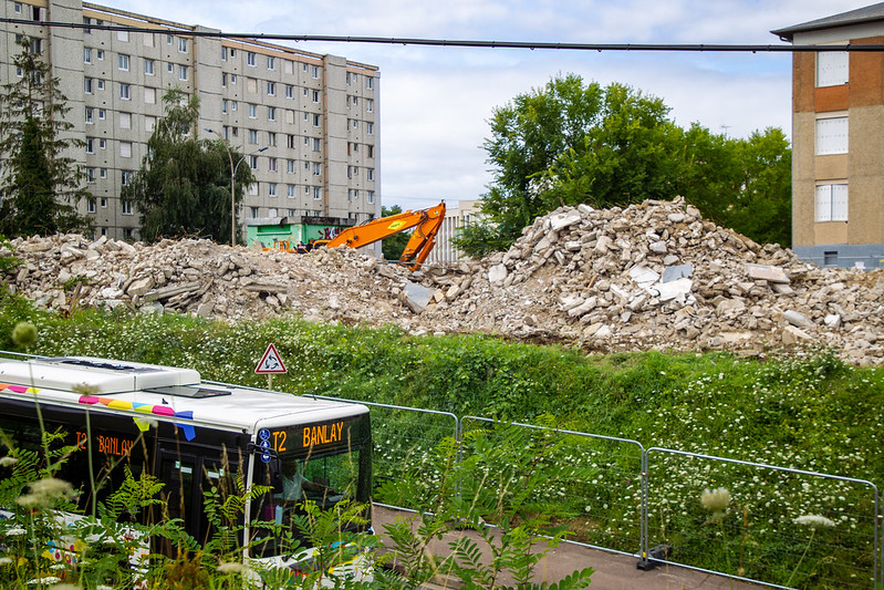 © Ville de Nevers Le bâtiment 15, situé le long de la rue Blaise-Pascal, a ouvert le bal des déconstructions au Banlay dès l'été 2021.