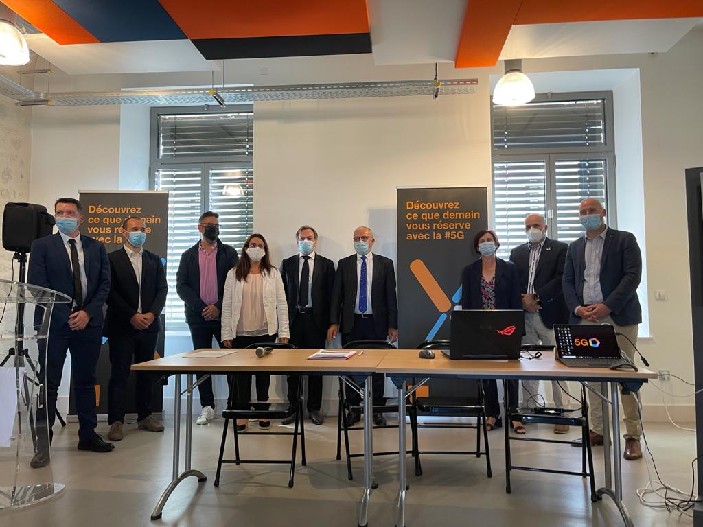 © DR Le lancement de la 5G d'Orange s'est fait en présence du président maire Denis Thuriot et du directeur Grand Nord-Est d'Orange Ludovic Guilcher et de nombreuses personnalités politiques et entrepreneuriales locales.