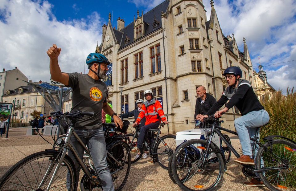 © Ville de Nevers Un test de cyclabilité s'est tenu dans Nevers mercredi 6 octobre en présence d'acteurs locaux du cycle, dans le cadre d'une étude comparative nationale entre 12 villes médianes.
