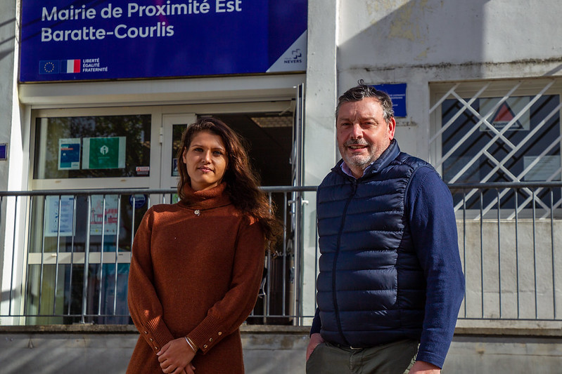 © Ville de Nevers Amandine Basthiste et Alain Guyot, deux des trois conseillers numériques pour la ville de Nevers.