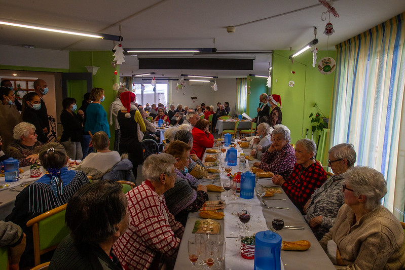 © Ville de Nevers Le repas de noël de La Roseraie, en décembre 2021.