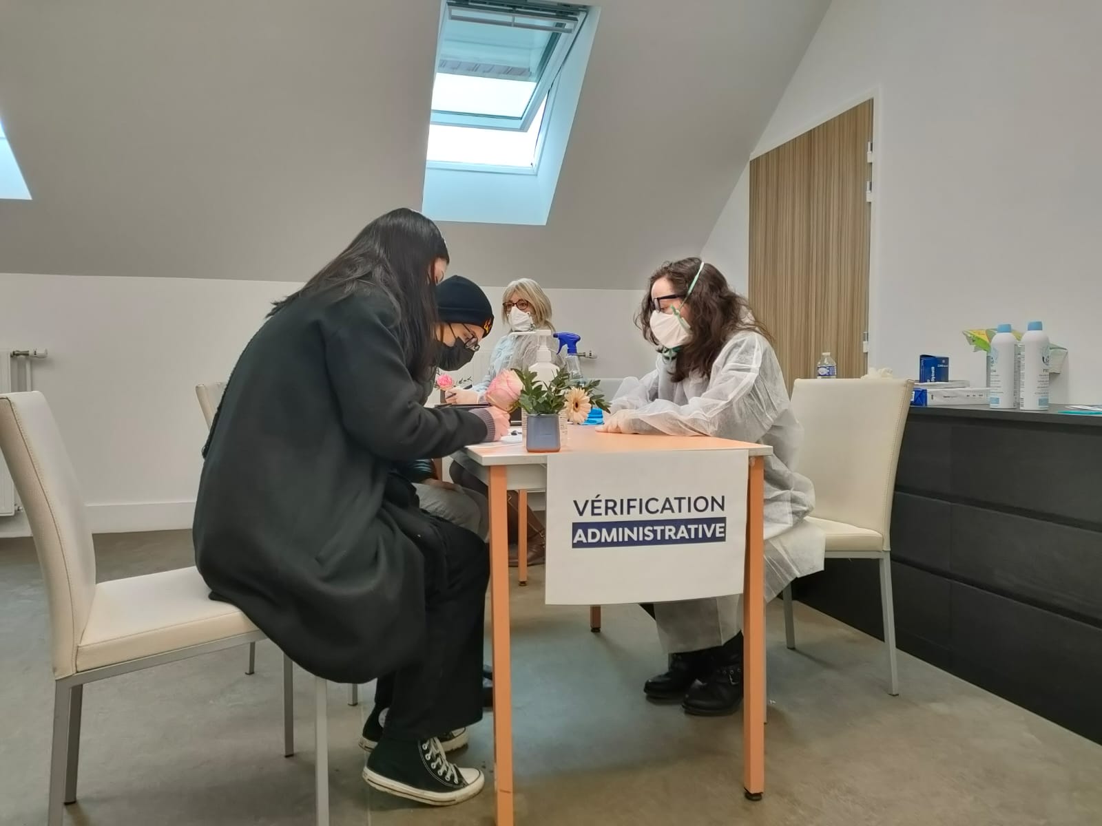 © Ville de Nevers La Ville de Nevers, en partenariat avec l’Agence Régionale de Santé et le laboratoire du mouvement, a pris l'initiative d'ouvrir un centre de dépistage COVID-19 sans rendez-vous.