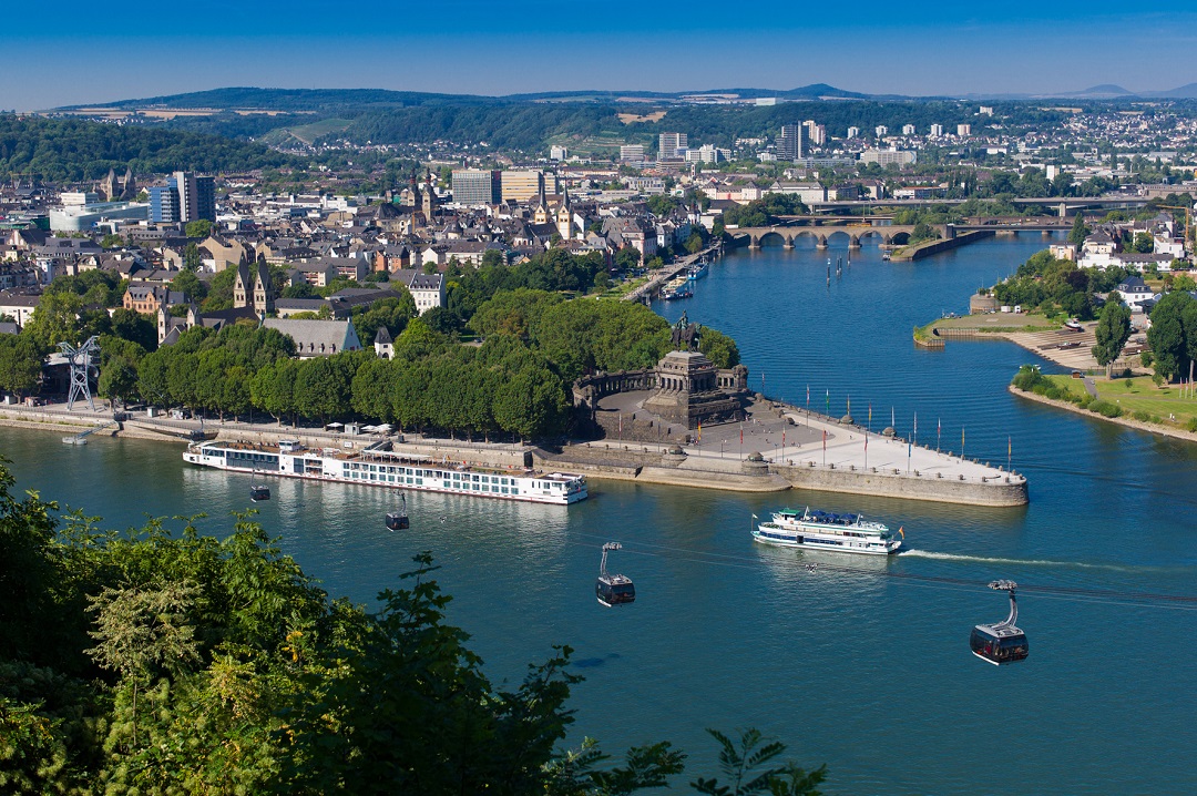 Ville de Coblence, à la confluence de la Moselle et du Rhin.