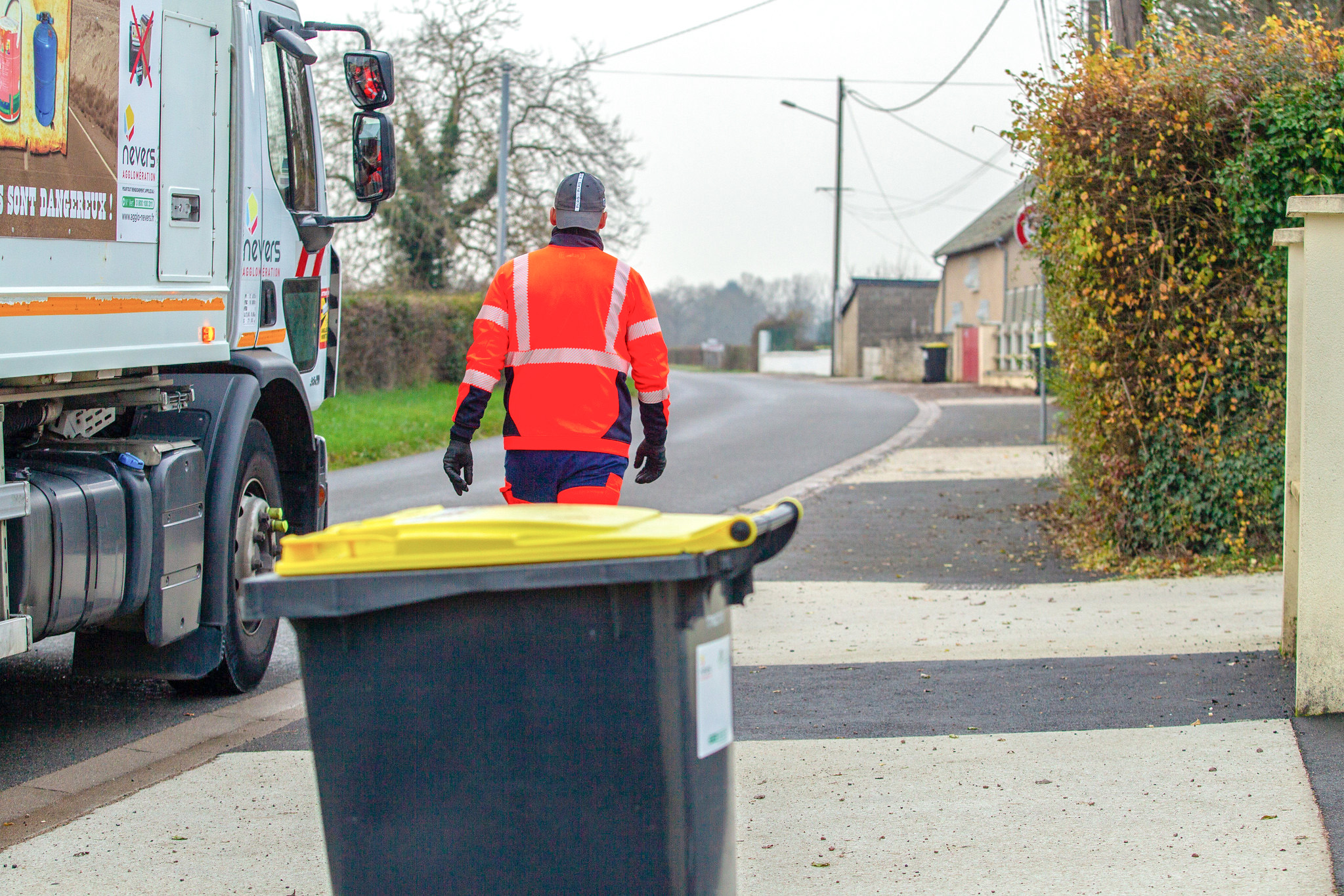 © Ville de Nevers A partir du 1er janvier, TOUS les emballages et les papiers vont dans la poubelle jaune.