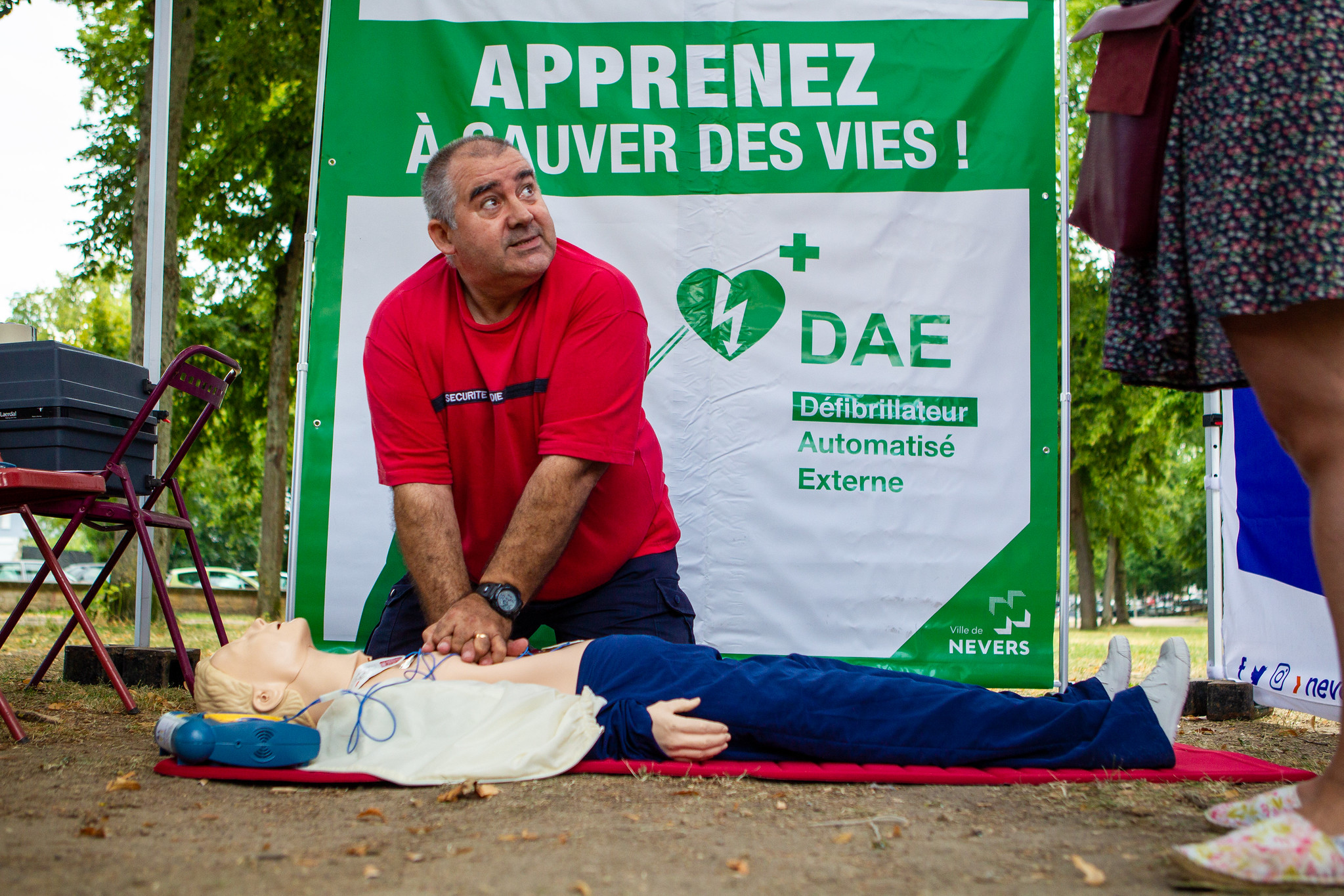 © Ville de Nevers Pour permettre au plus grand nombre d'utiliser les défibrillateurs, des séances d'initiation sont proposées gratuitement.