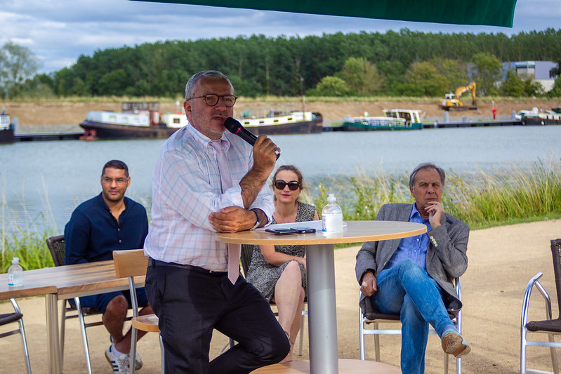 © Ville de Nevers Les Caf'échanges sont des rencontres appréciées avec le maire et les élus de la Ville de Nevers.