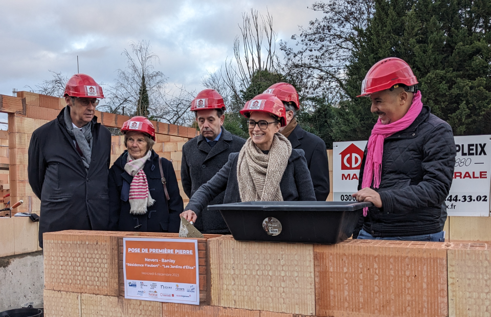 © Ville de Nevers ÉcoQuartier du Banlay : pose de la 1ère pierre de l'ilôt Flaubert