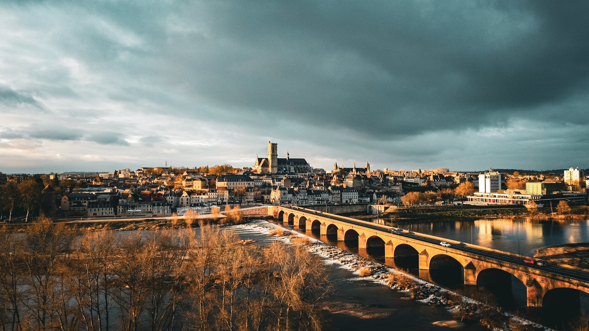 © Ville de Nevers Éclairage public : une heure de plus en été !