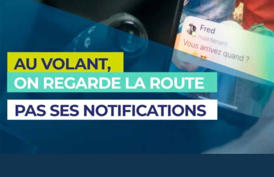 © assurance prévention Au volant, on regarde la route, pas ses notifications