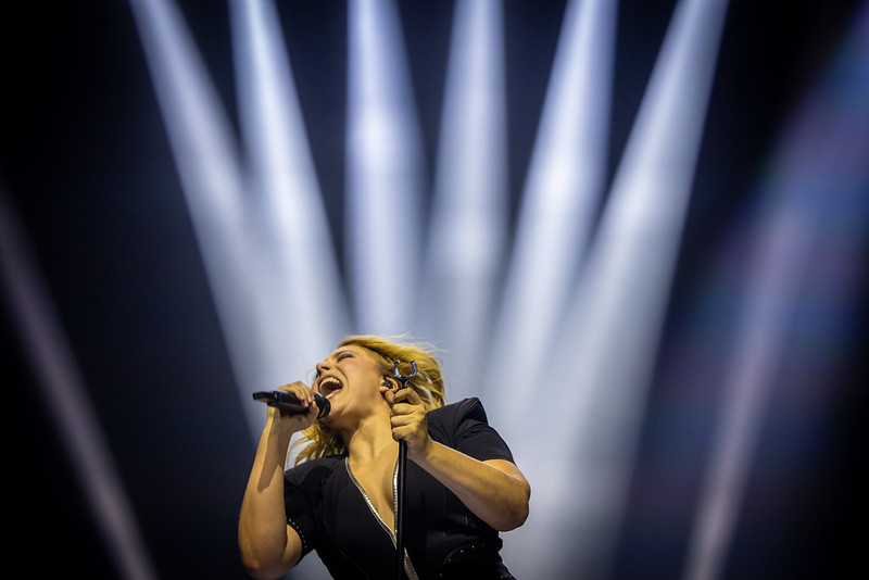 @Ville de Nevers Le concert de Santa signe le début de la belle histoire musicale de Nevers Agora
