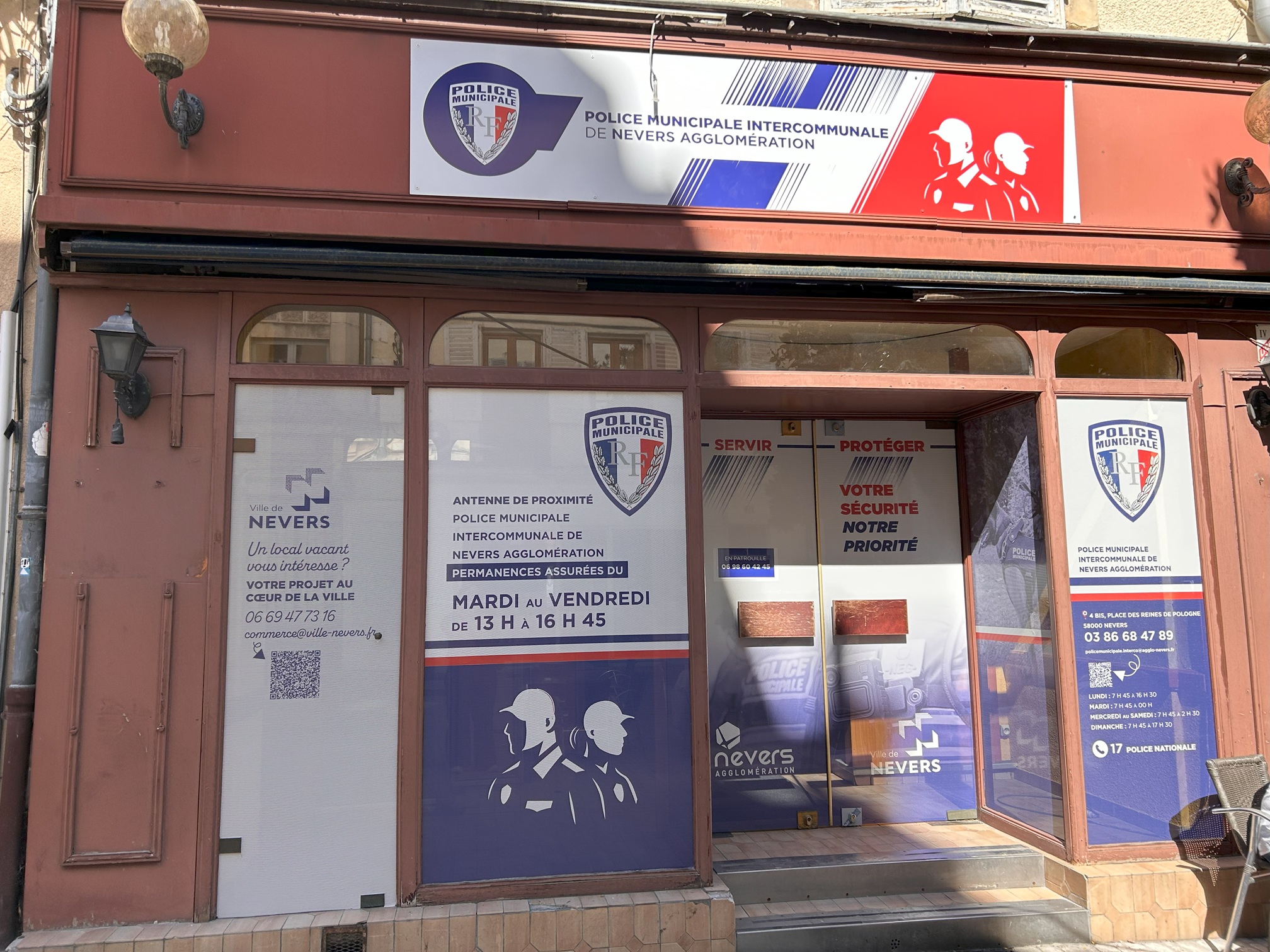 L'antenne de proximité de la Police municipale intercommunale, située place Guy-Coquille est ouverte du mardi au vendredi de 13h à 16h45.
