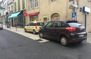 Le stationnement gênant sur trottoir est puni d'une contravention de 35 €