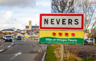 Le service Espaces verts s’est engagé à garder le niveau d’exigence salué par le jury national, qui a attribué à Nevers une 4e fleur au label Villes et Villages fleuris.