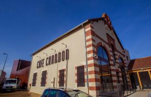 Le Café Charbon bénéficie d’une spectaculaire cure de jouvence assortie d’une extension de sa capacité d’accueil.