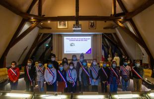 Remise des écharpes du Conseil Municipal d'Enfants le 17 novembre en salle du conseil municipal, au Palais ducal. 