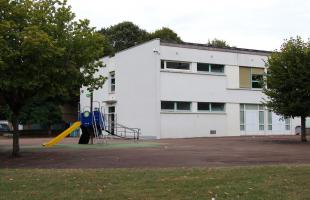 Le site de l'école Georges-Guynemer a été retenu pour accueillir les deux groupes scolaires du quartier du Banlay  à partir de la rentrée 2027K