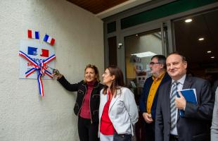 Inauguration de la maison France Services dans le quartier de la Baratte, en présence des officiels.