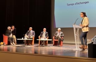 La séance plénière de la Cité Educative s'est tenue le 28 novembre, en présence de Daniel Barnier, Préfet de la Nièvre, Denis Thuriot, Maire de Nevers et Président de Nevers Agglomération et Pierre N'Gahane, recteur de l'académie de Dijon (au centre de l'image de droite à gauche).