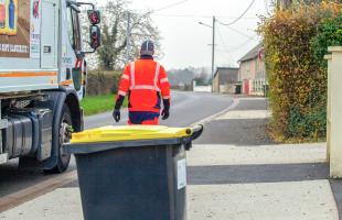 A partir du 1er janvier, TOUS les emballages et les papiers vont dans la poubelle jaune. 
